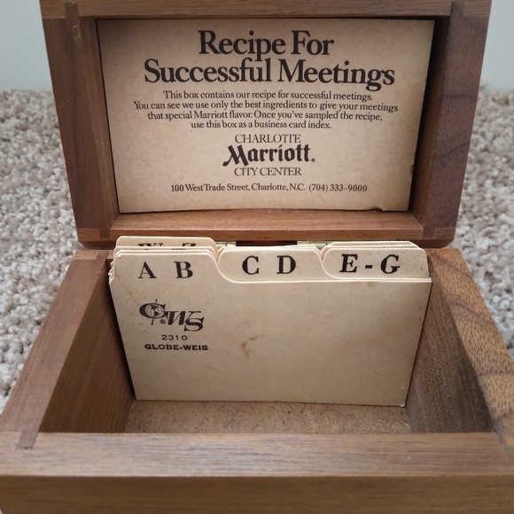 💥 CLOSET CLOSING SALE 💥 Genuine walnut wood recipe box - Picture 4 of 9